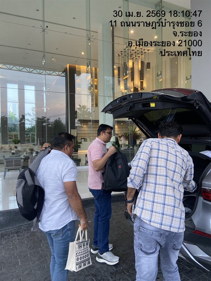 Bags being loaded into the boot of a WayGo SUV outside a hotel in Rayong.