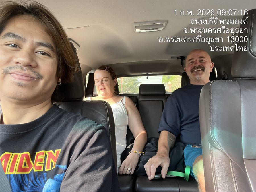 A WayGo driver and two guests on a day trip in Ayutthaya.